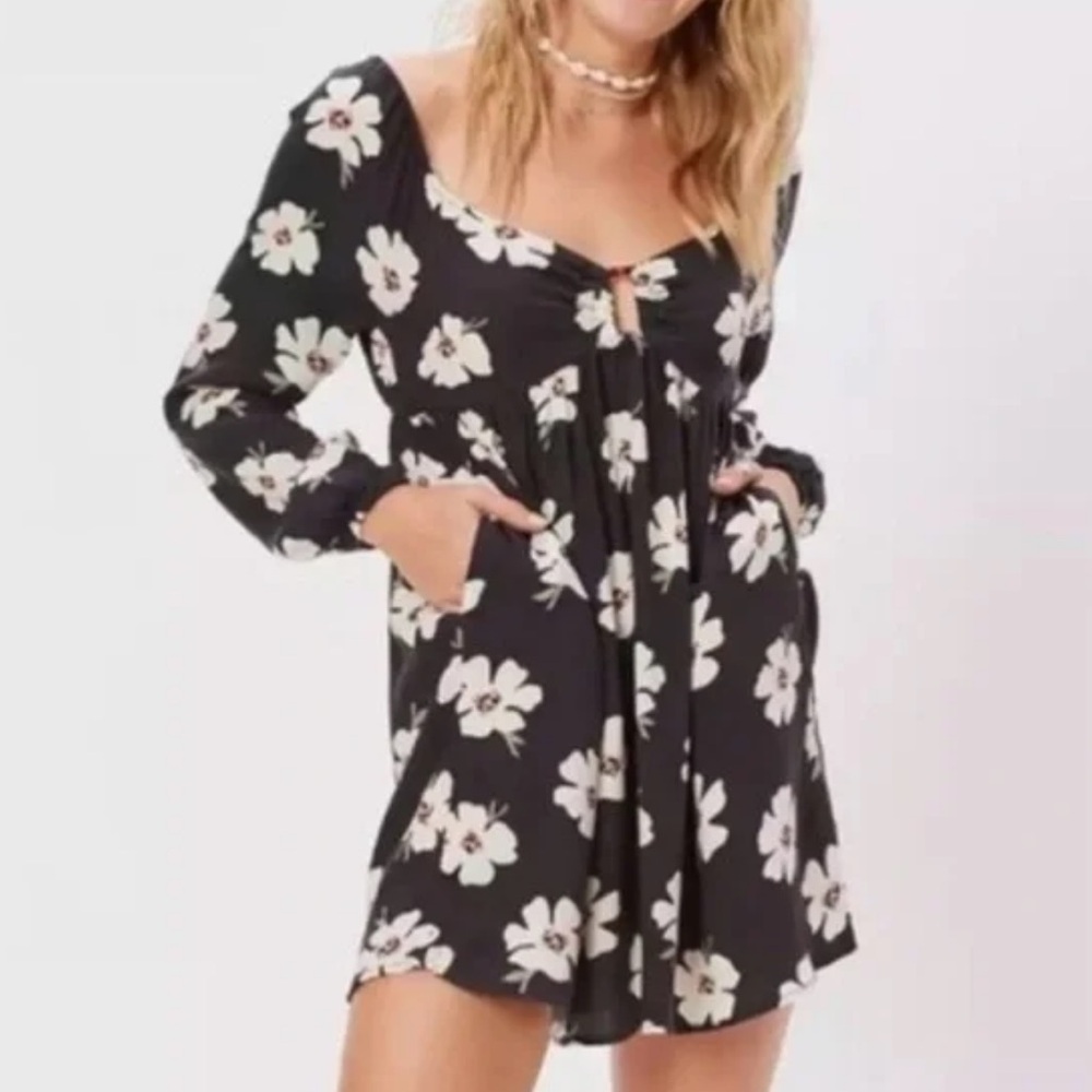 AMERICAN EAGLE Floral Long-Sleeve Ring-Front Babydoll Mini Dress in Black Sz S